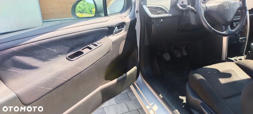 Peugeot 207 - 13