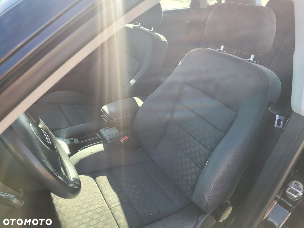 Audi A6 Limousine 2.5 TDI - 11