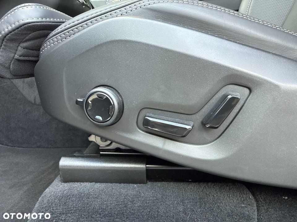 Volvo XC 90 - 30