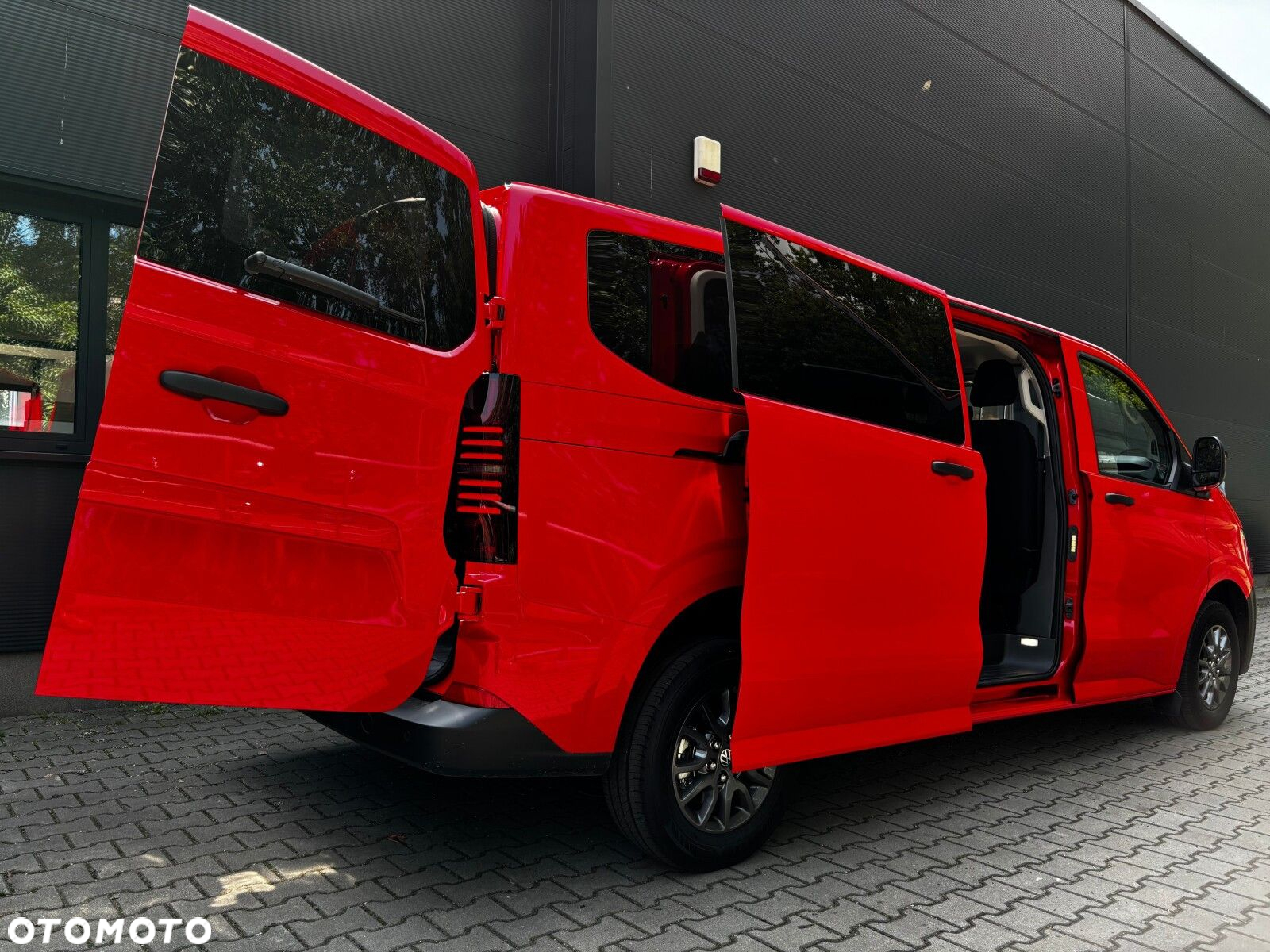 Volkswagen Nowa Caravelle 2.0 TDI 150 KM 6-manualna L2 - 10