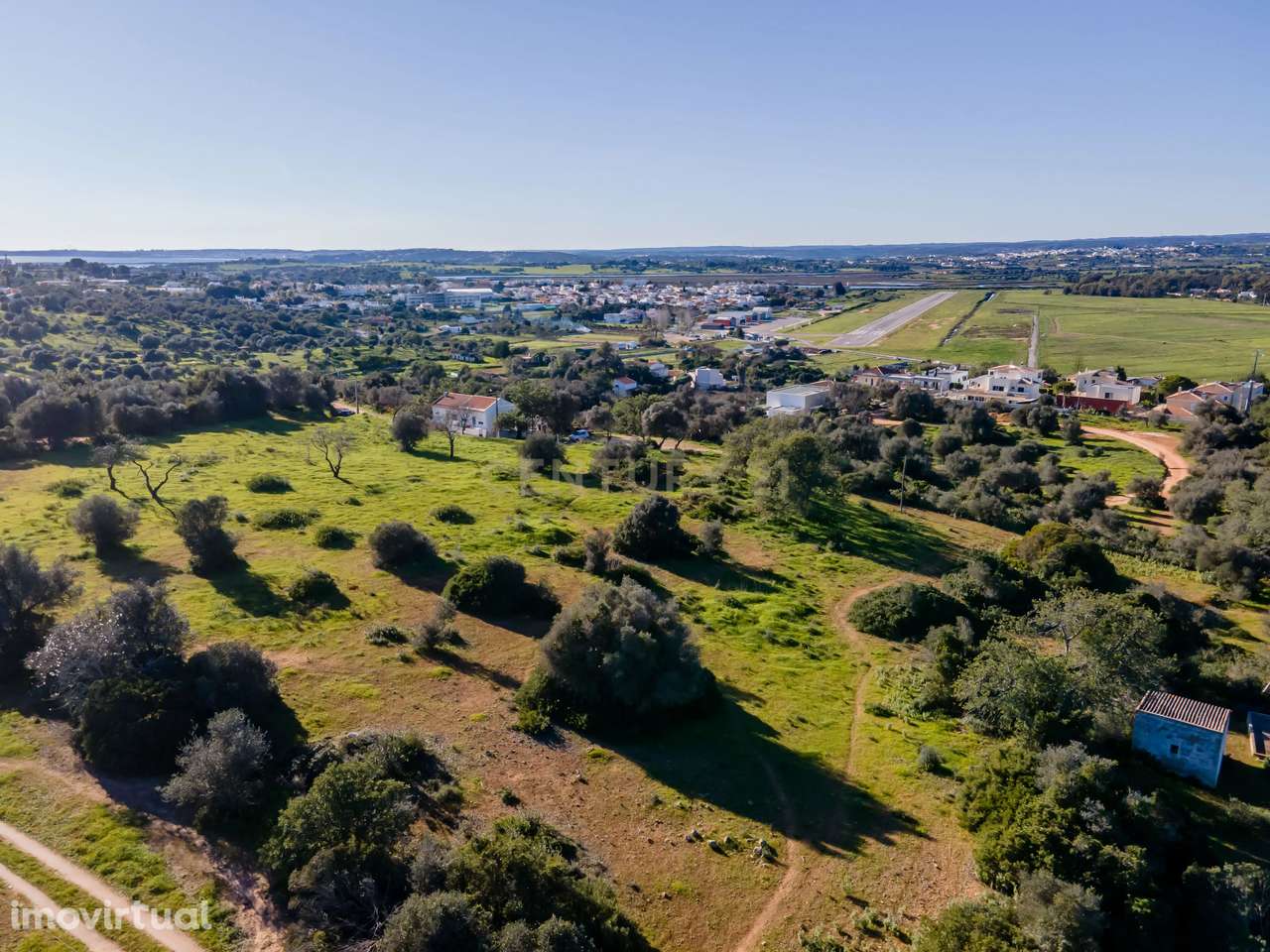 TERRENO COM RUÍNA COM VISTAS ESPETACULARES NOS MONTES DE ALVOR! - Grande imagem: 4/15