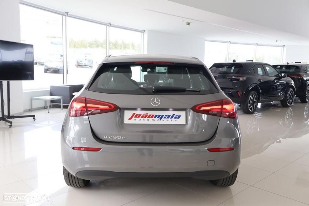 Mercedes-Benz A 250 e - 7