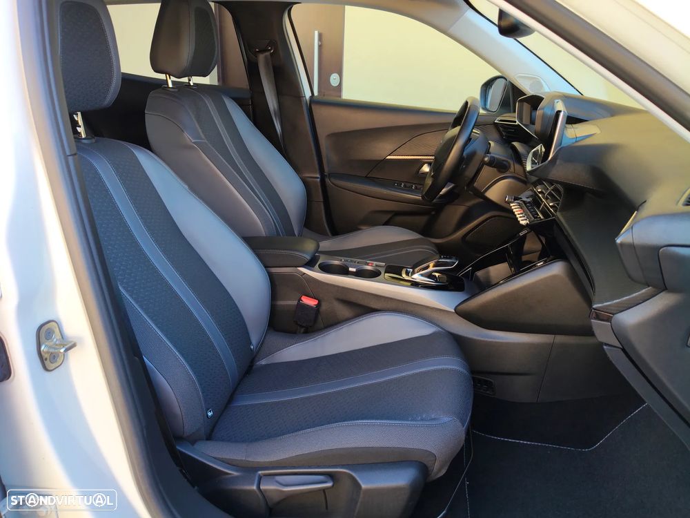 Peugeot e-2008 Allure Pack - 30