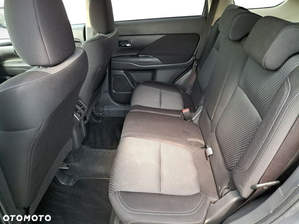 Mitsubishi Outlander 2.0 Instyle SDA 4WD CVT - 17