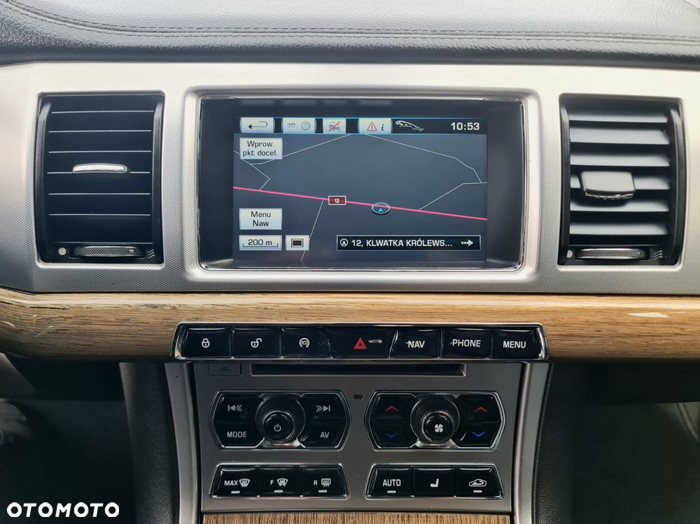 Jaguar XF 2.2 D R-Sport - 25