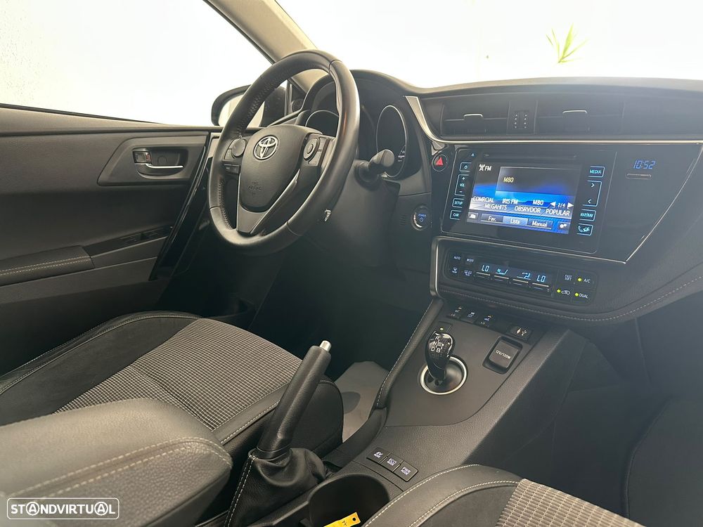 Toyota Auris 1.8 HSD Comfort +P.Sport+Navi - 34