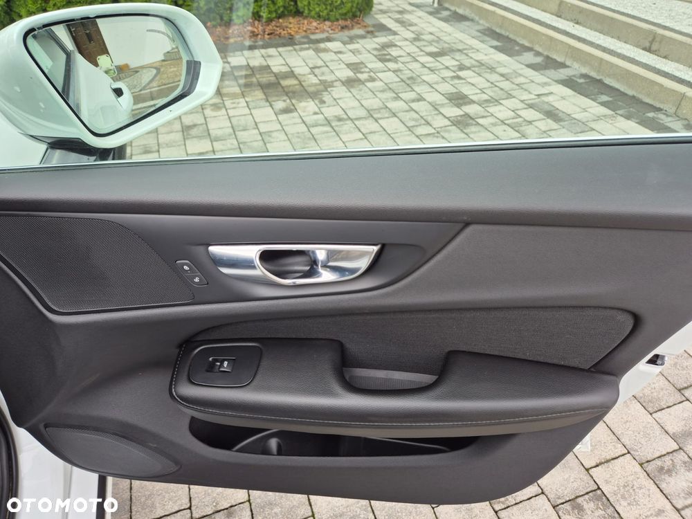 Volvo V60 B3 B R-Design - 17