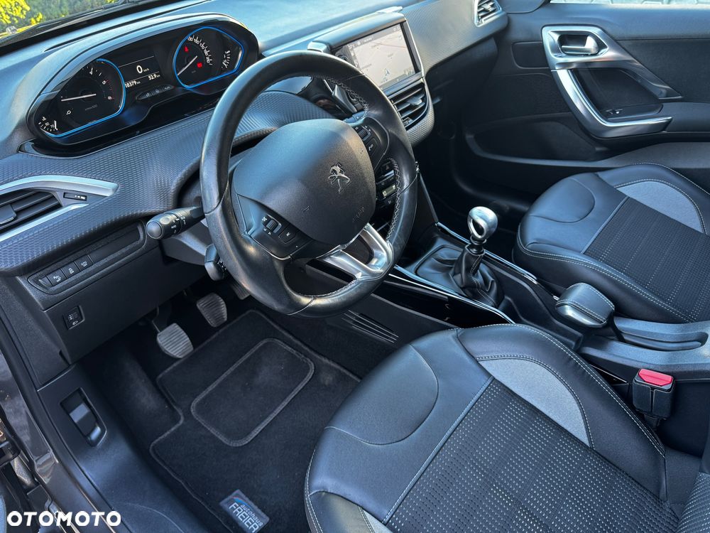 Peugeot 2008 1.6 BlueHDi Allure S&S - 22