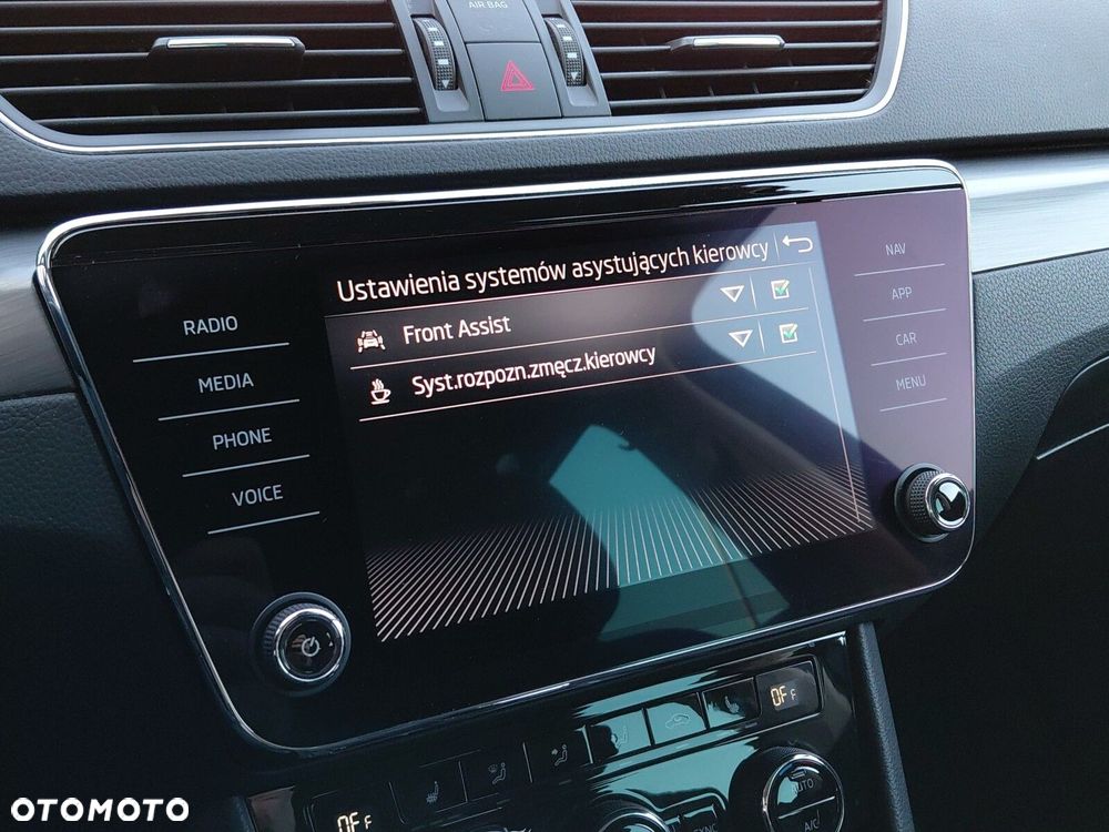 Skoda Superb 2.0 TDI SCR Style DSG - 33