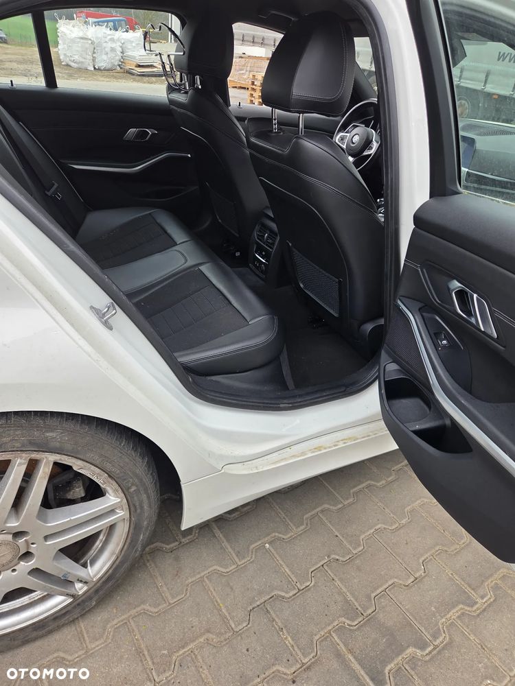 BMW Seria 3 320d xDrive Edition M Sport Shadow - 11