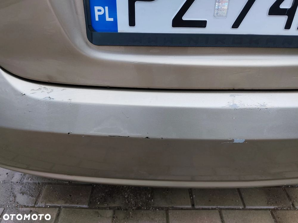 Nissan Almera - 10