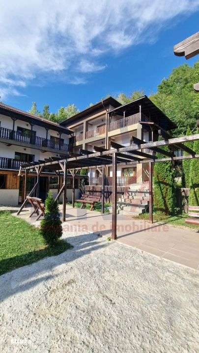 Domeniu Imobiliar de Elita: 14.000 mp Teren, Pensiune, SPA si Centru E - Imagine principală: 3/19