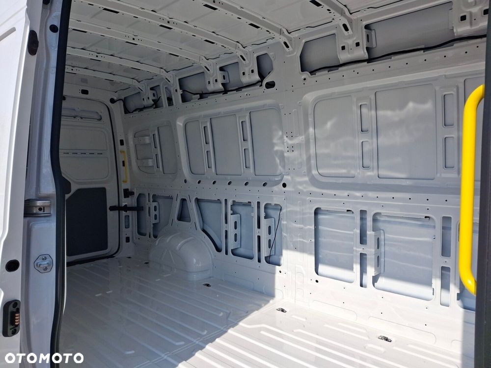 Volkswagen Crafter - 13