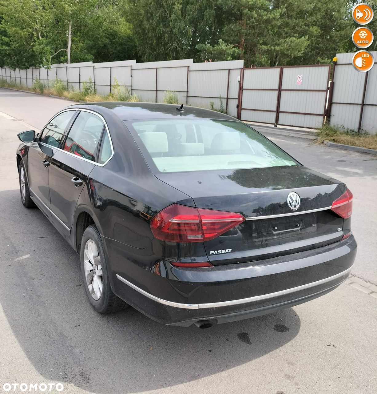 Volkswagen Passat - 1