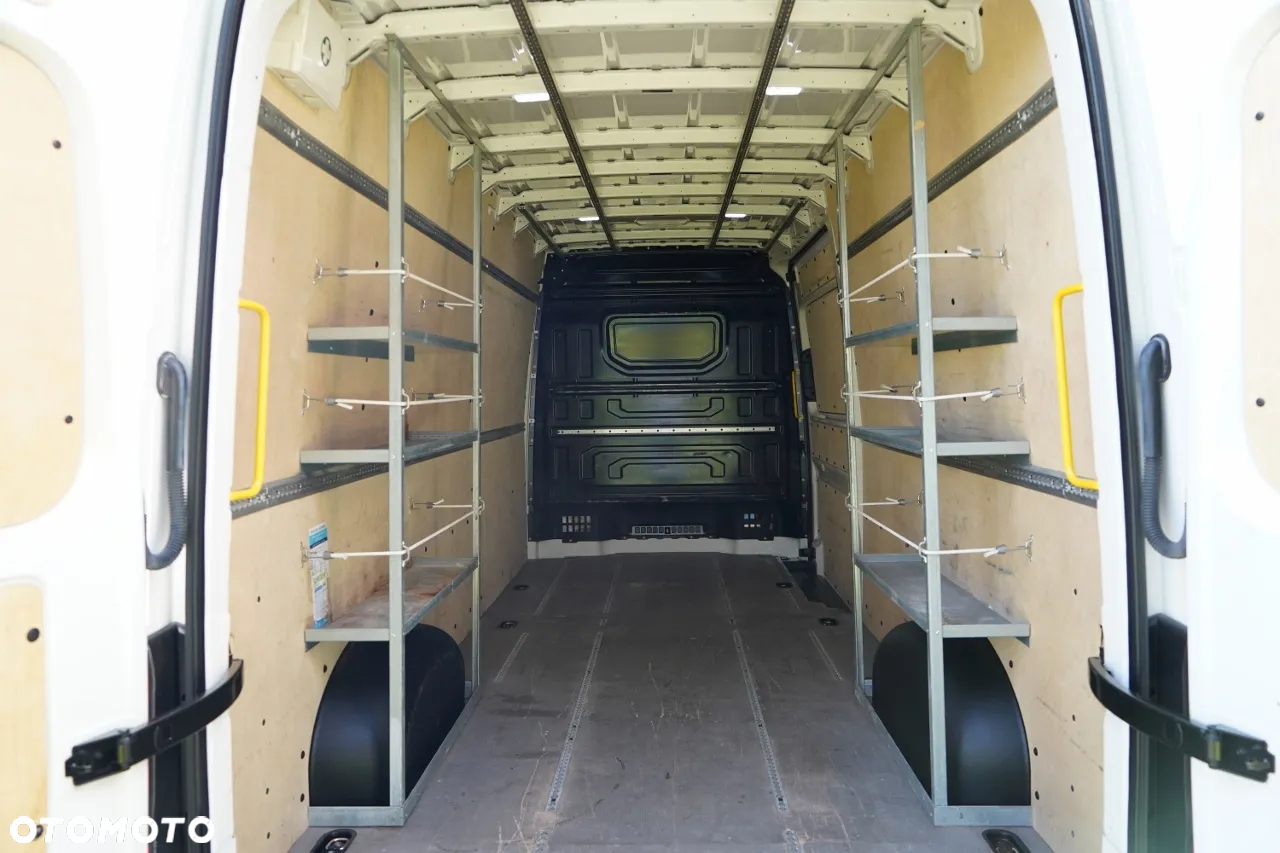 Volkswagen CRAFTER / 2.0 D / FURGON BLASZAK / DMC: 3500 KG / 2018 ROK / SPROWADZONY / PO KONTRAKCIE SERWISOWYM - 21