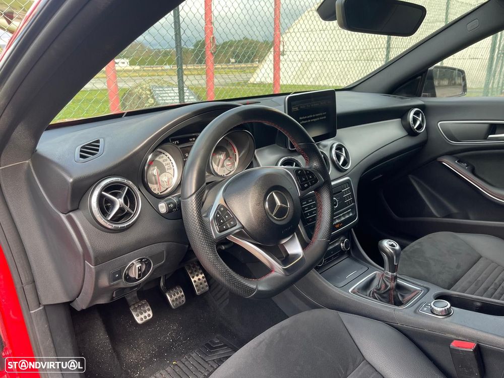 Mercedes-Benz CLA 200 d Shooting Brake AMG Line - 12