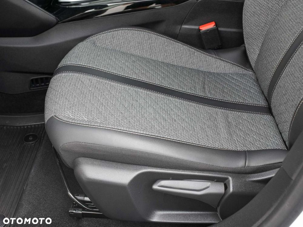 Peugeot 208 50kWh Allure - 11