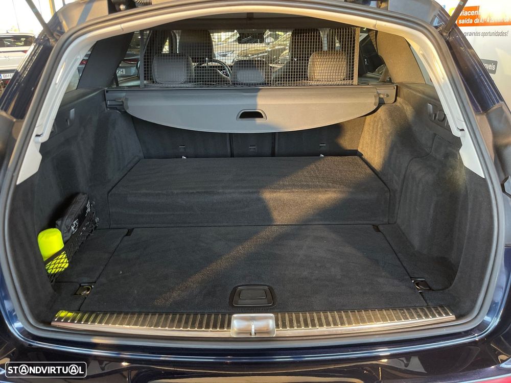 Mercedes-Benz E 300 de Avantgarde 4Matic - 35