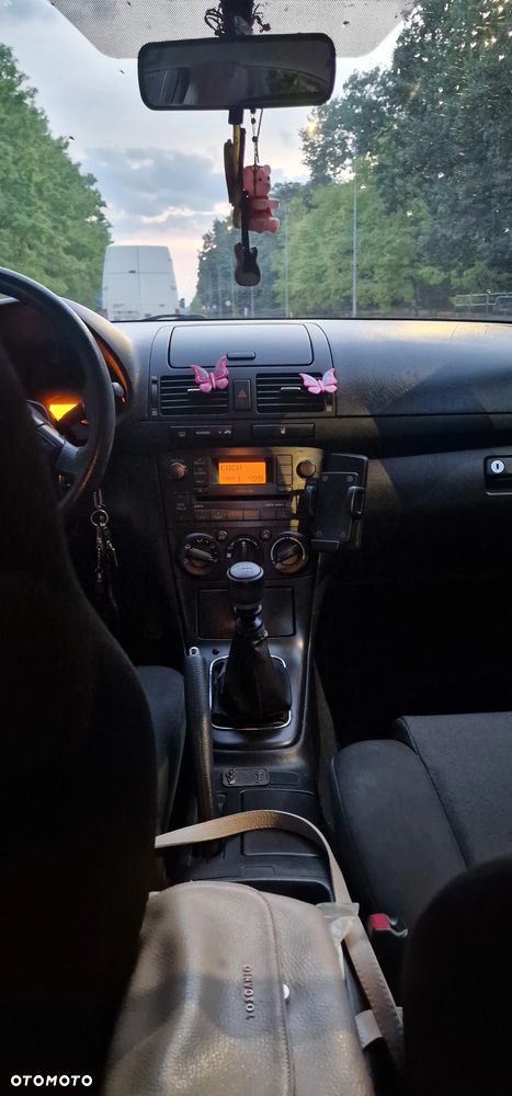 Toyota Avensis - 11