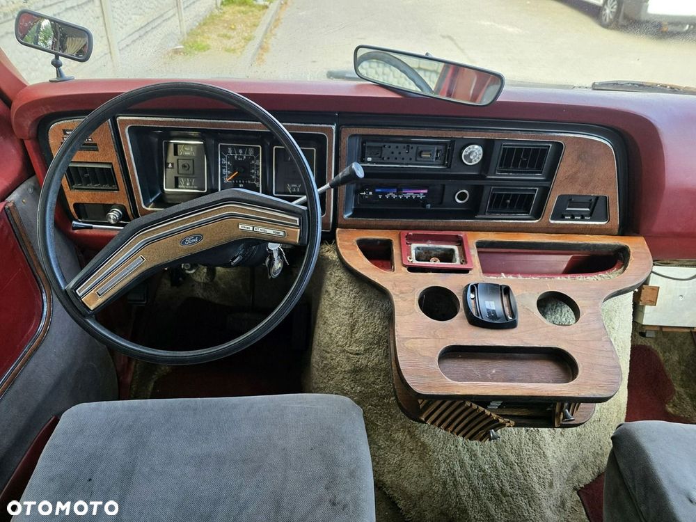 Ford Econoline - 10