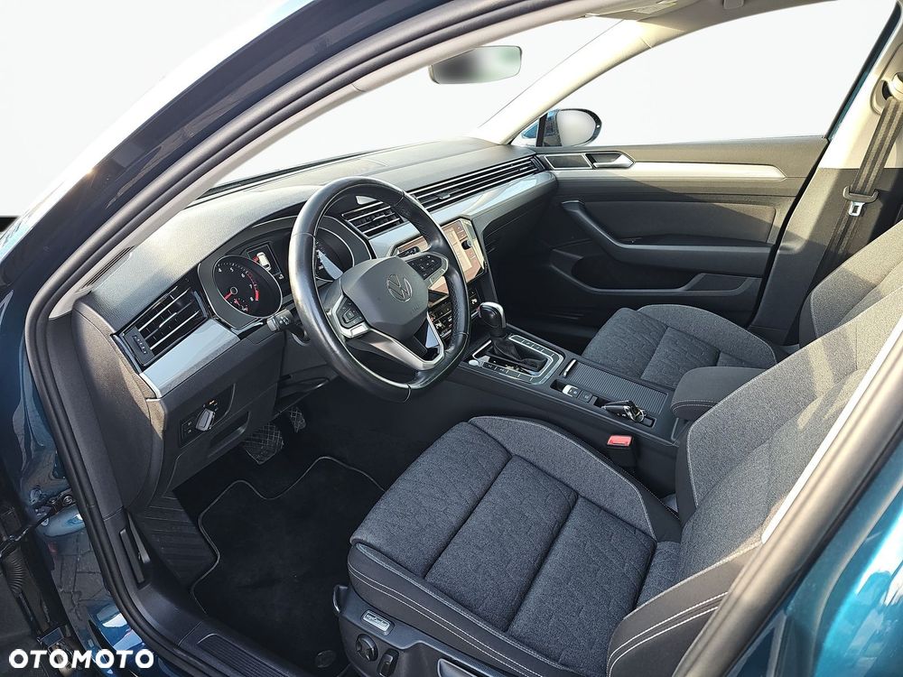 Volkswagen Passat - 11