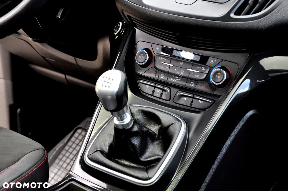 Ford Kuga 1.5 EcoBoost FWD ST-Line ASS MMT6 - 34