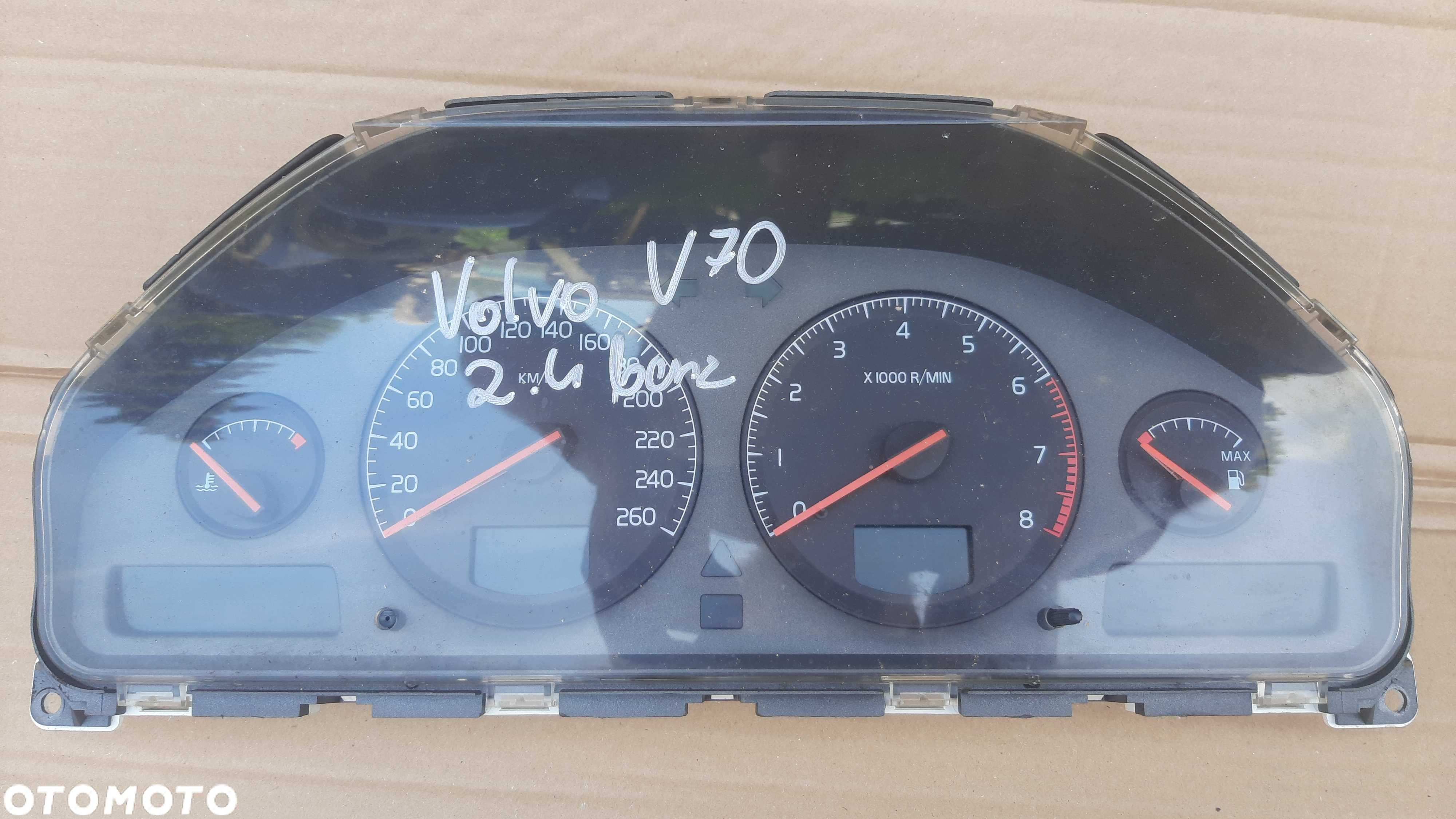 licznik volvo v70 II 2.4 benz s80 s60 xc70 zielona wtyczka - 1