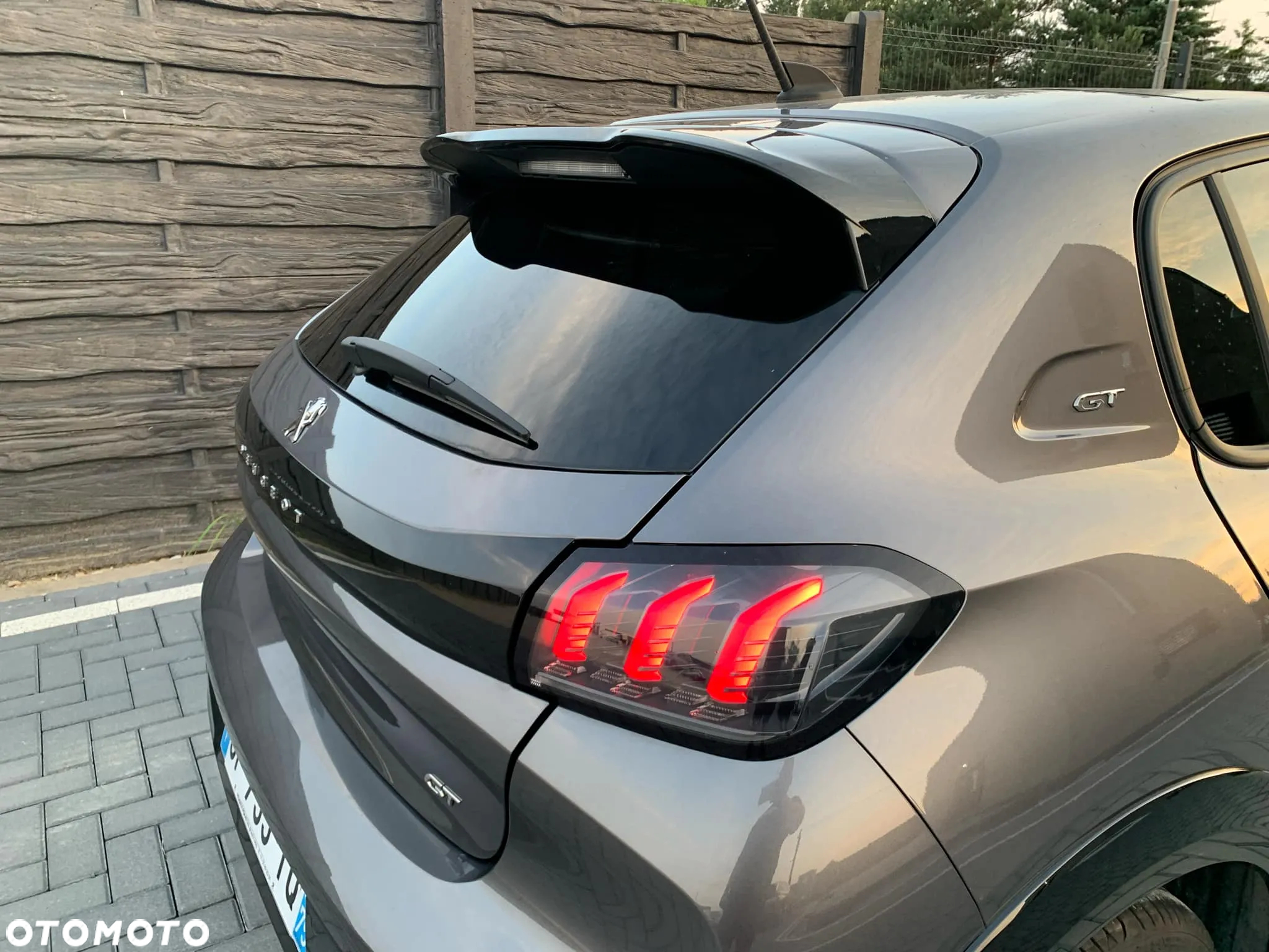 Peugeot 208 PureTech 100 EAT8 GT - 21