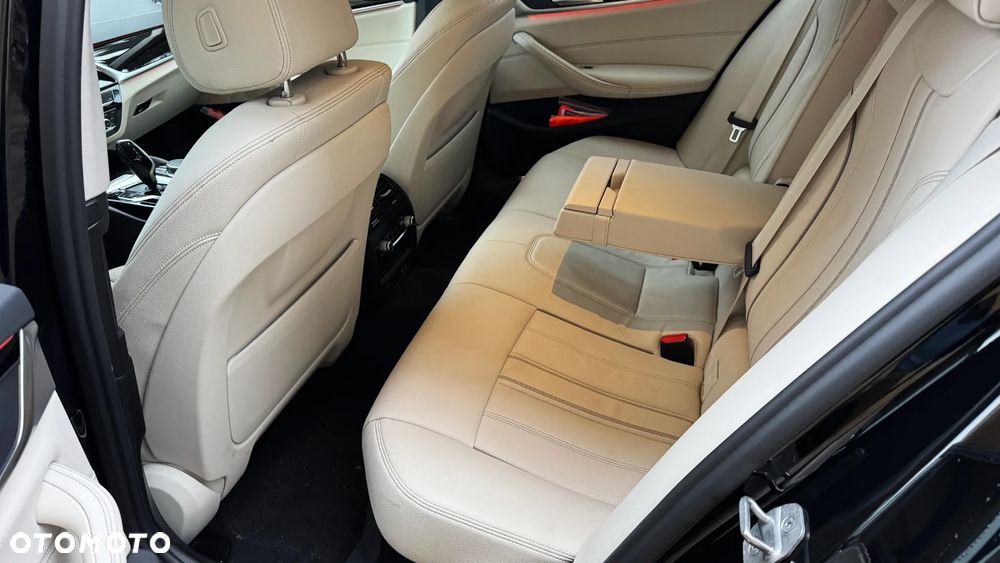 BMW Seria 5 520d Sport Line - 19