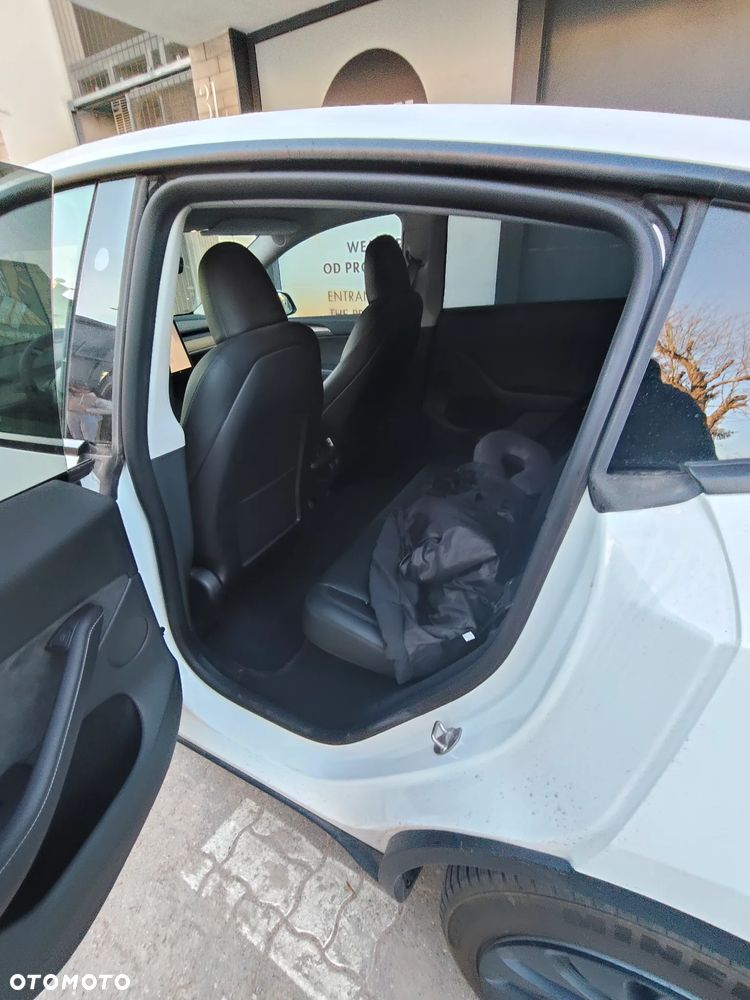 Tesla Model Y - 5