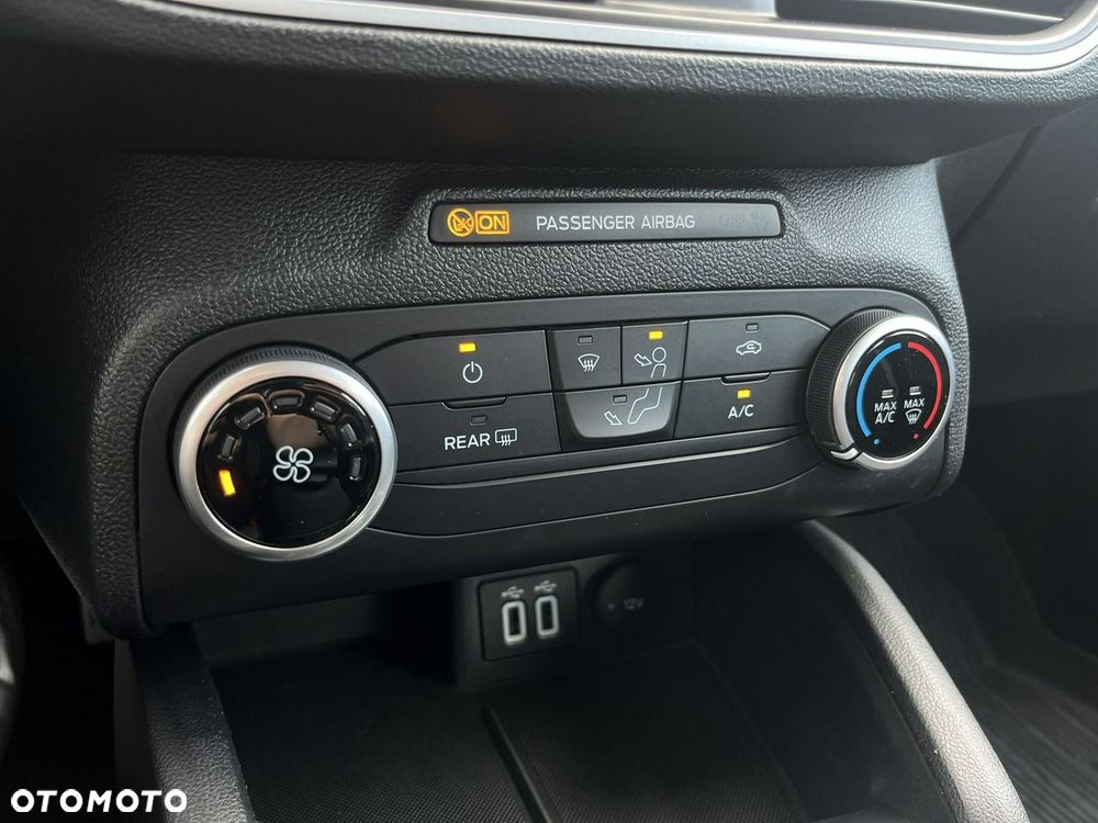 Ford Focus 1.0 EcoBoost Connected - 29