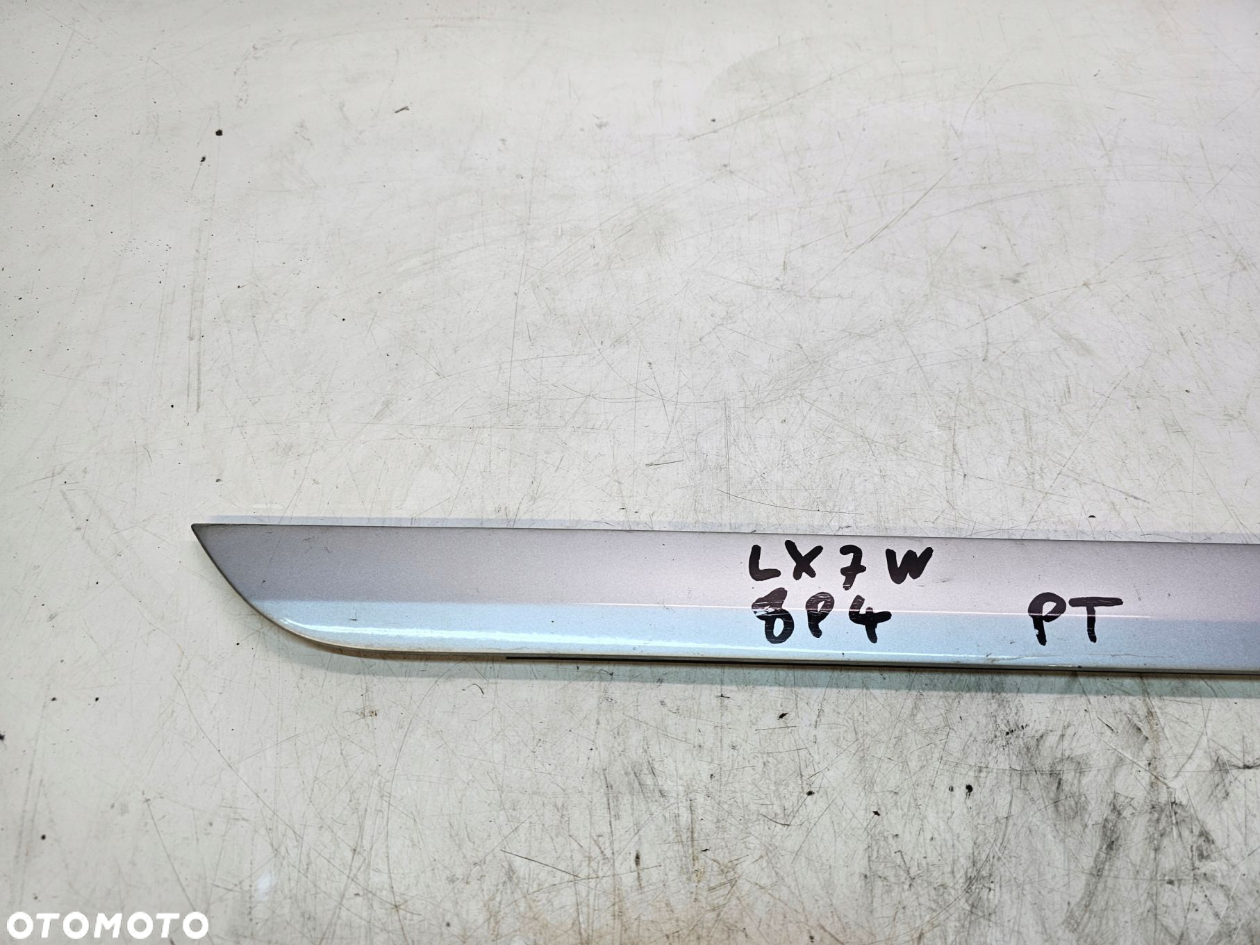LISTWA DRZWI PRAWY TYŁ AUDI A3 8P LIFT LX7W - 2