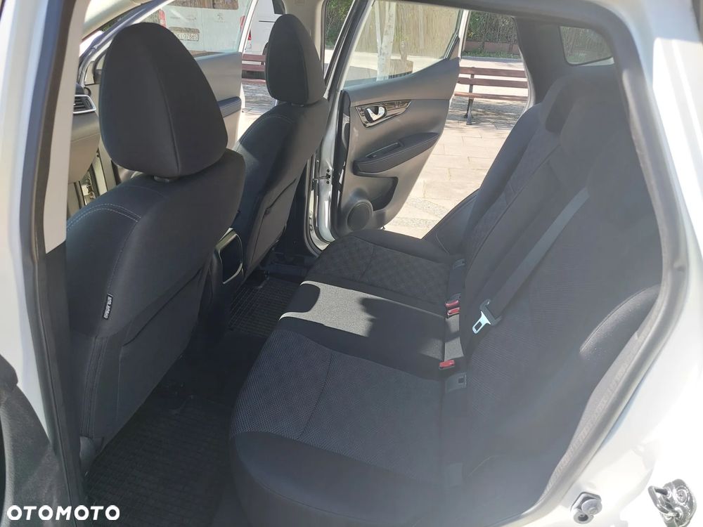 Nissan Qashqai 1.2 DIG-T N-Connecta - 24