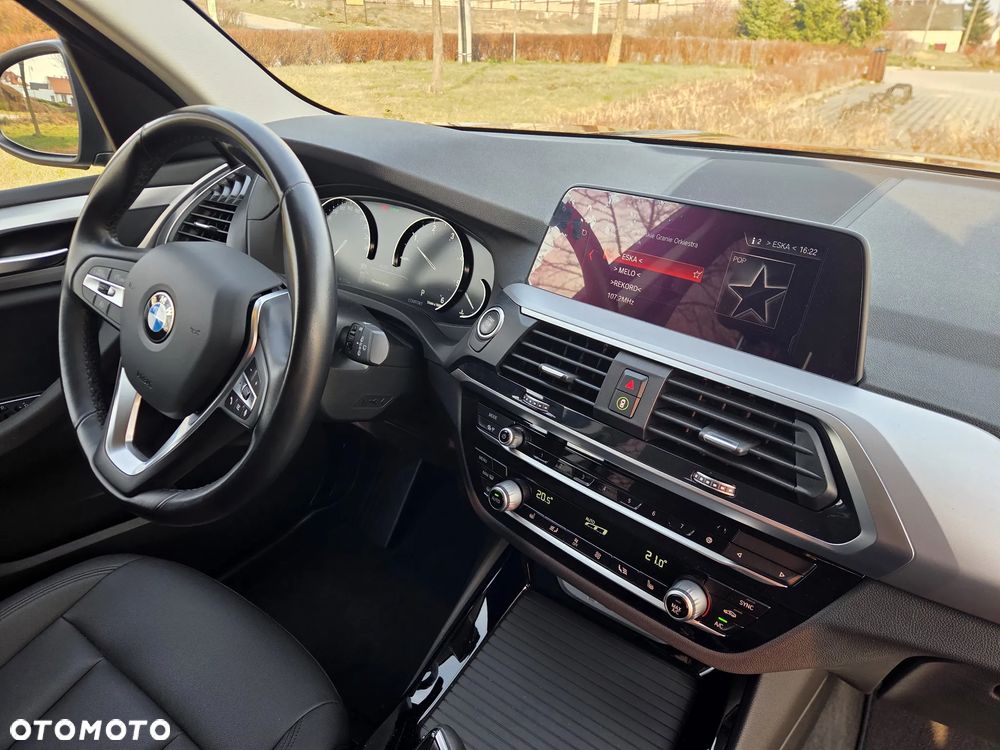 BMW X3 sDrive18d - 27