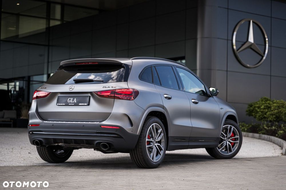 Mercedes-Benz GLA - 11