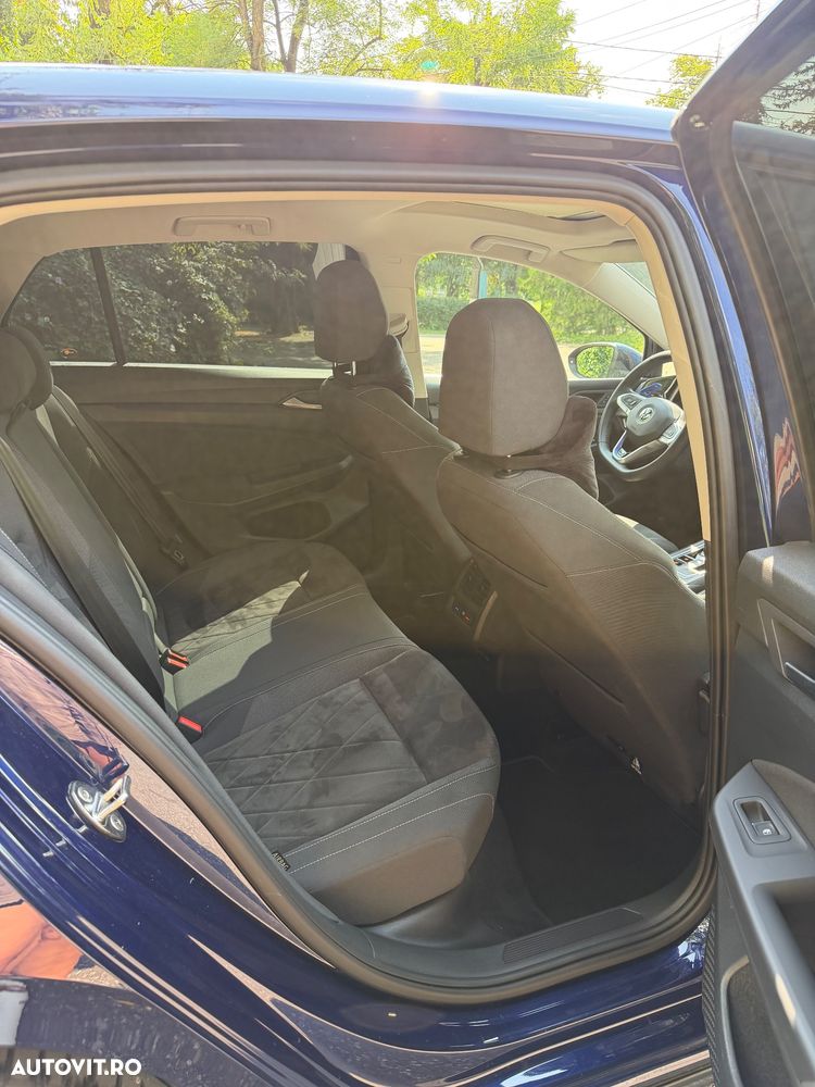 Volkswagen Golf 1.5 eTSI ACT DSG MHEV R-Line - 11