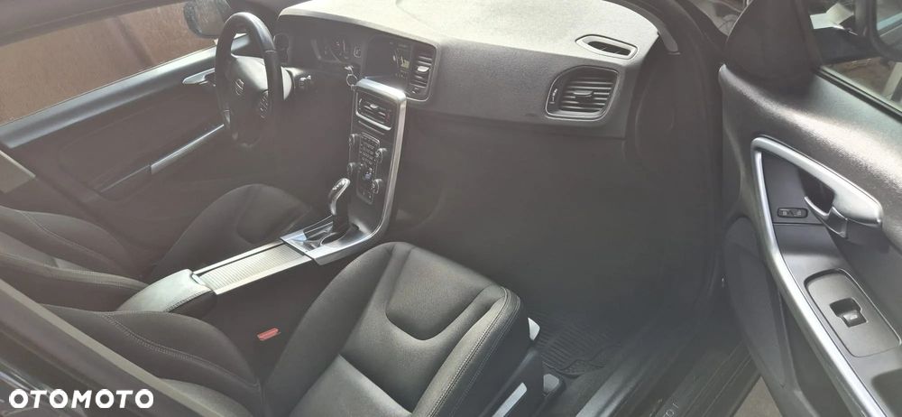 Volvo V60 D4 Drive-E R-Design Momentum - 15