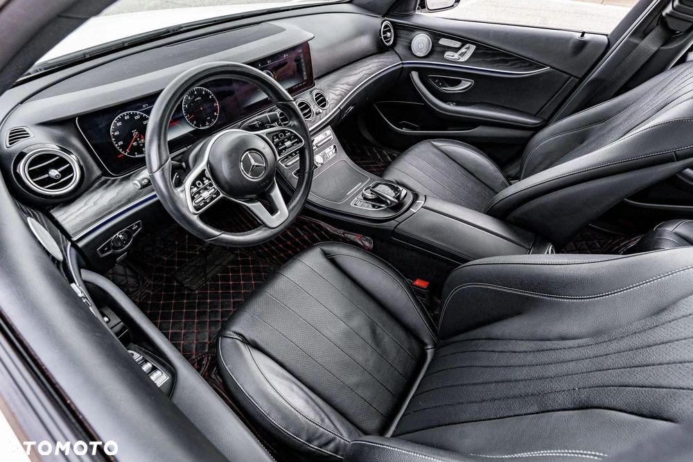 Mercedes-Benz Klasa E 300 9G-TRONIC AMG Line - 19