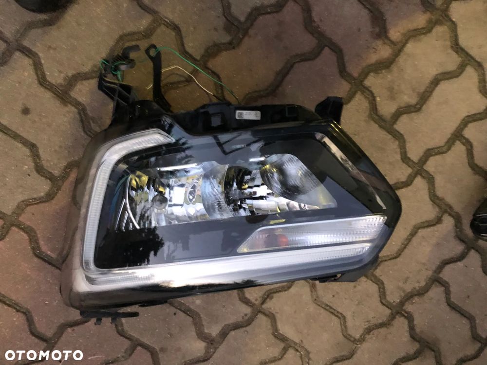 REFLEKTOR RENAULT MASTER III 10> LE 2020 OR 260607867R - 1