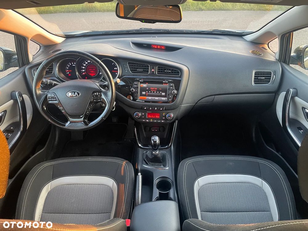 Kia Ceed 1.6 CRDi 128 ISG Dream-Team Edition - 10