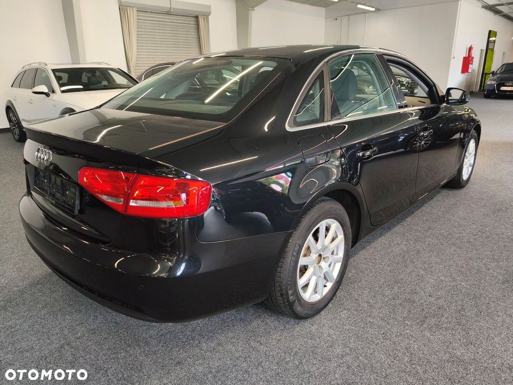 Audi A4 Limousine - 4