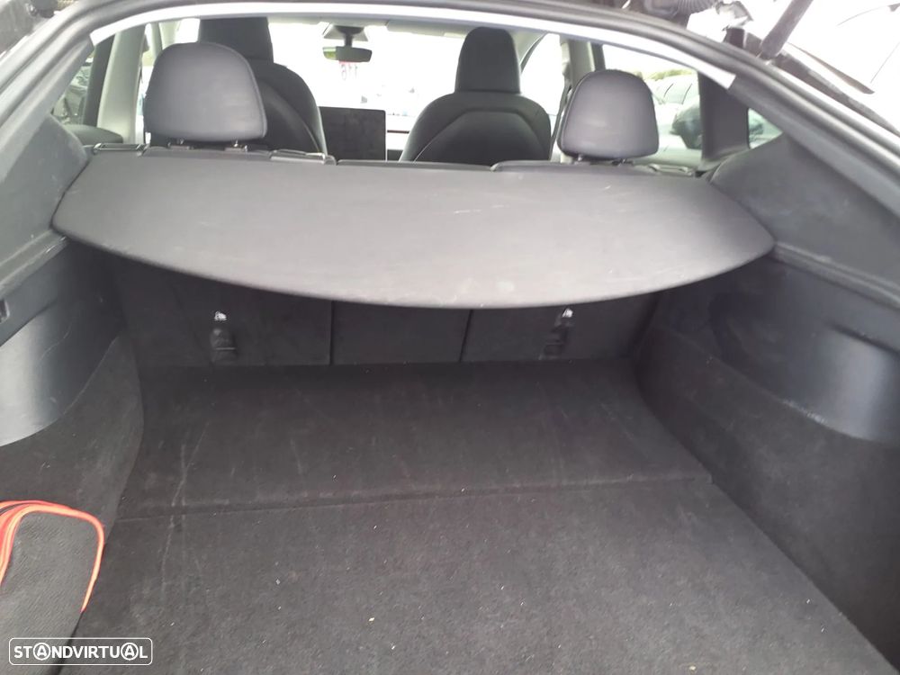 Tesla Model Y RWD - 4