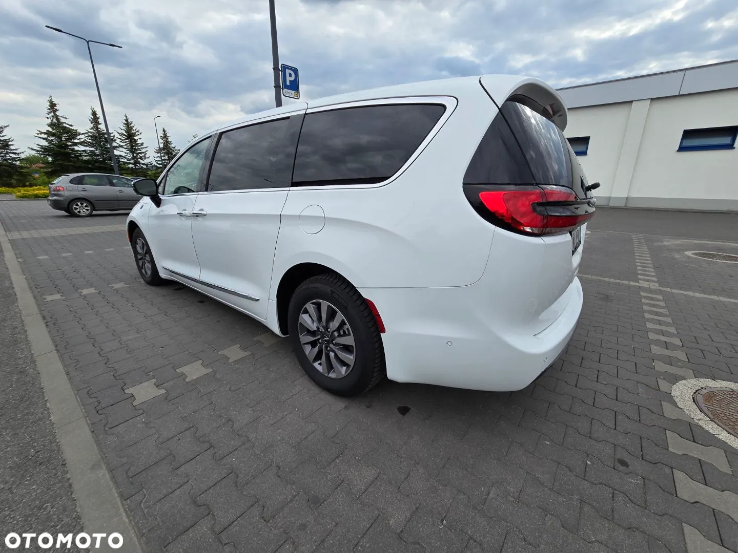 Chrysler Pacifica - 8