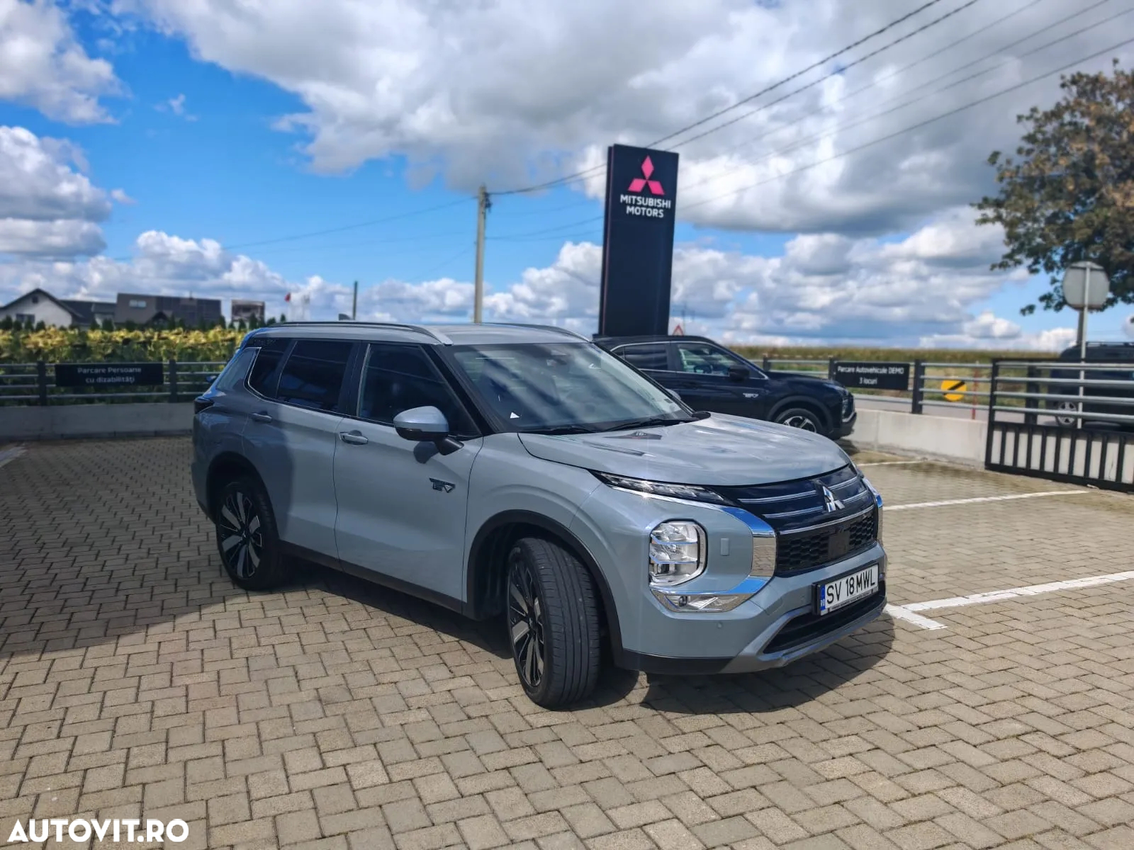 Mitsubishi Outlander 2.4 4WD Plug-In Hybrid - 13