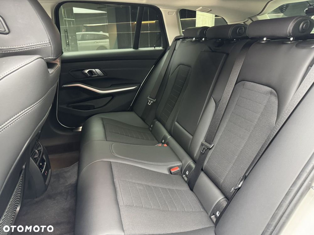 BMW Seria 3 320i Advantage - 15