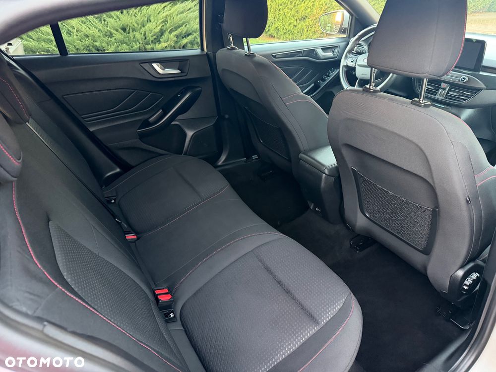 Ford Focus 1.5 EcoBlue Start-Stopp-System ST-LINE - 17