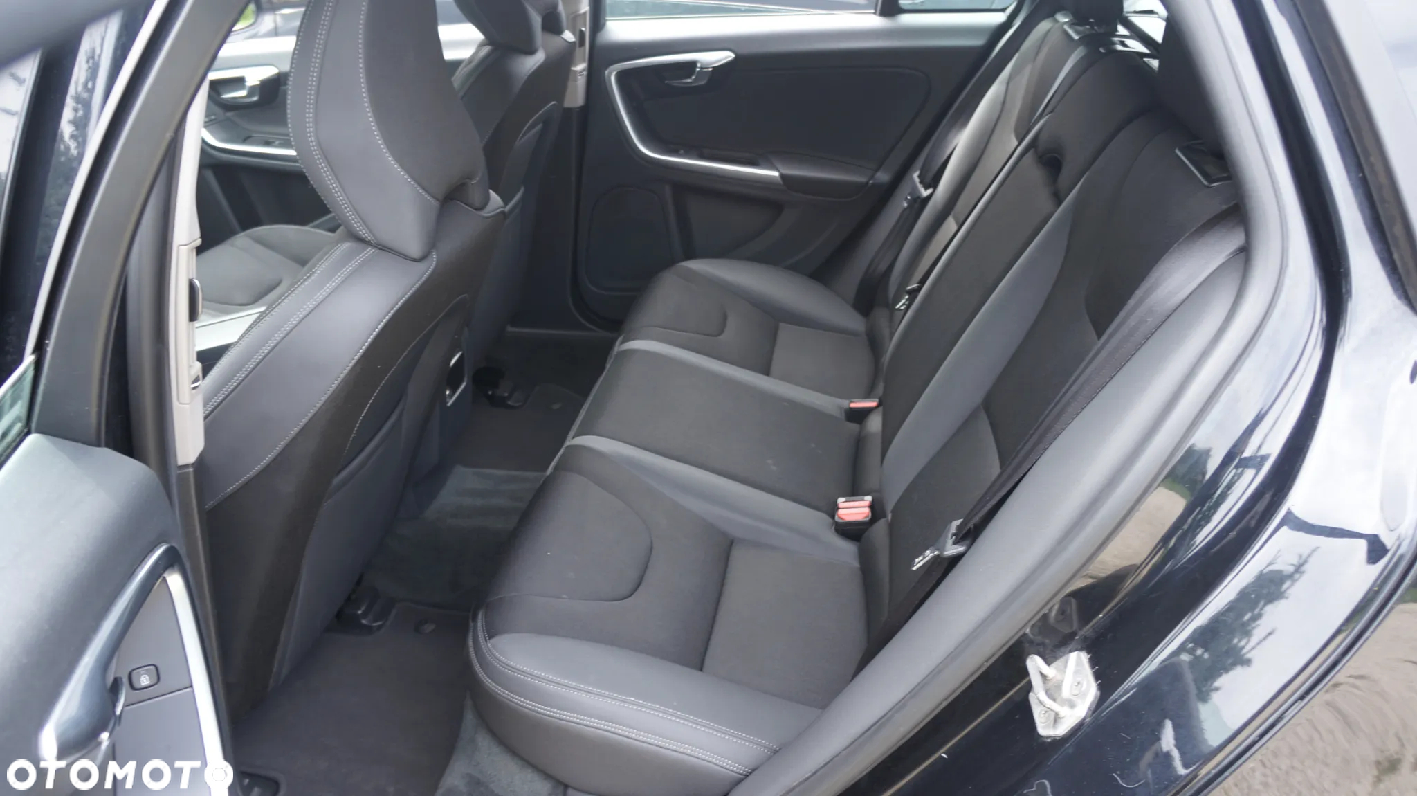 Volvo V60 D2 Momentum - 11