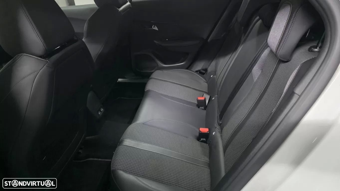 Peugeot 2008 1.2 PureTech GT Line EAT8 - 22