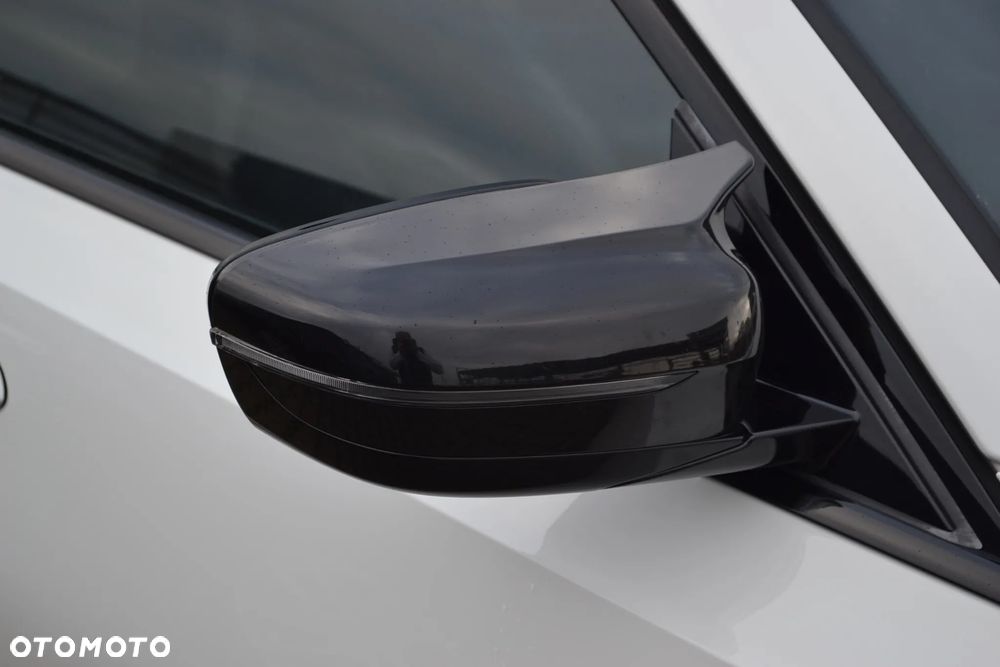 BMW Seria 3 318d Sport Line - 24