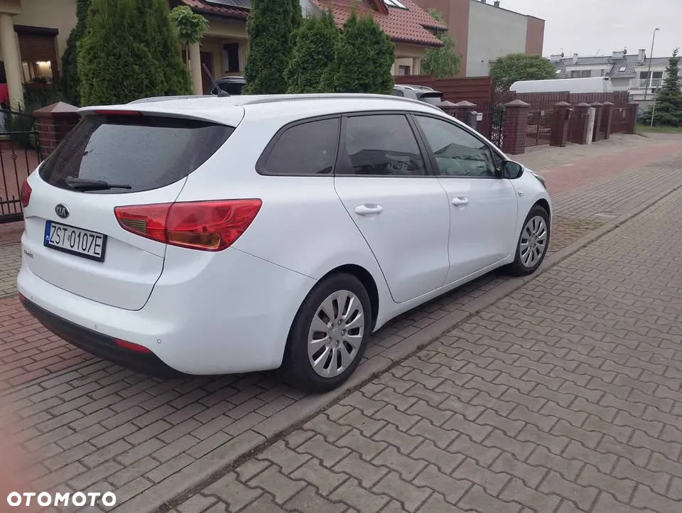 Kia Ceed 1.4 CVVT Dream-Team Edition - 11